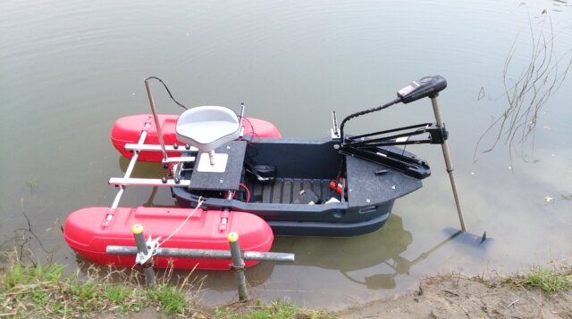 フロートボートを自作改造！バス釣り用にカスタムしたら釣りやすくなっ 